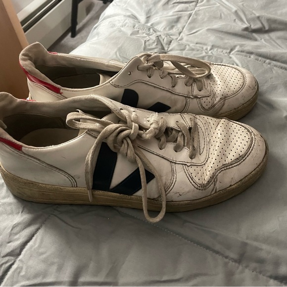 Veja sneakers sz 10 - Picture 1 of 5